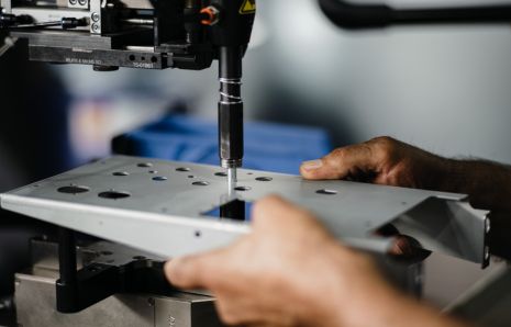 Metallverarbeitung-nrw-Diensteleistungen-Einpressen